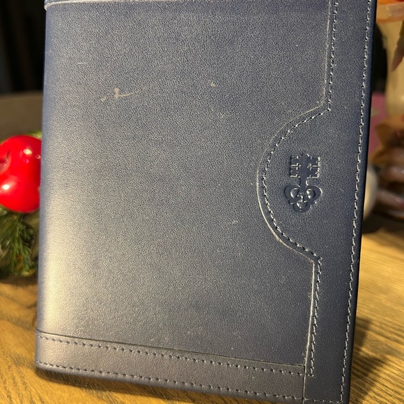 Corum Leather Credit Card Holder with Minimalist Design